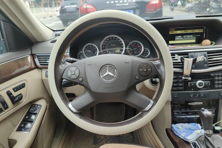 Used Mercedes-Benz E-Class 2010 E 260 L CGI Elegant Model Steering Wheel