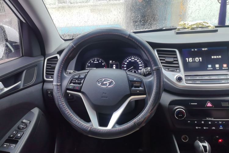 Used Hyundai Tucson 2015 1.6T Dual-Clutch Two-Wheel-Drive Smart Model Steering Wheel