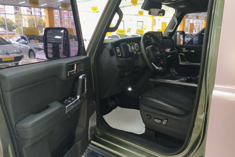 Used 212 T01 2024 2.0T Explorer