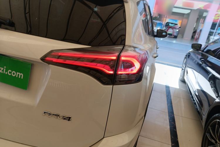 Used Toyota RAV4 2016 2.0L CVT Two-Wheel Drive Fashion Edition China V Standard