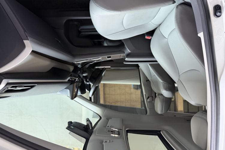 Used Toyota Granvia 2024 2.5L Hybrid Comfort Edition