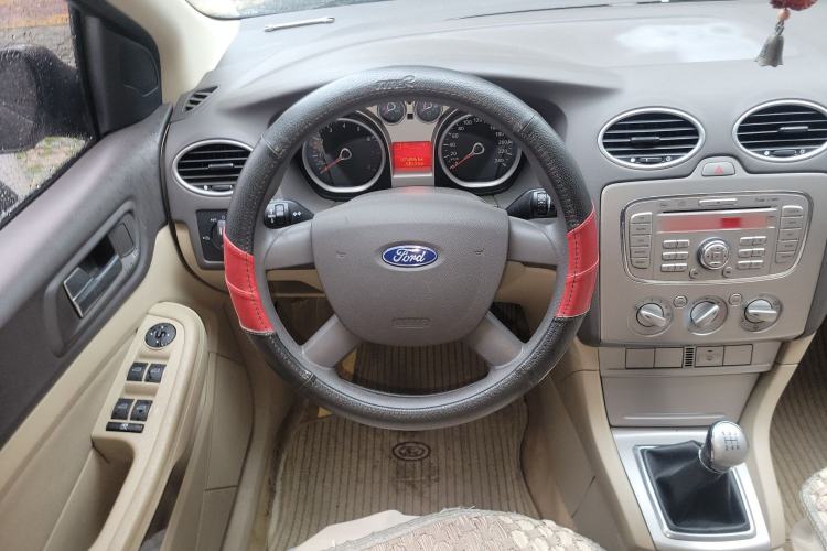 Used Ford Focus 2009 Sedan 1.8L Manual Comfort Model Steering Wheel