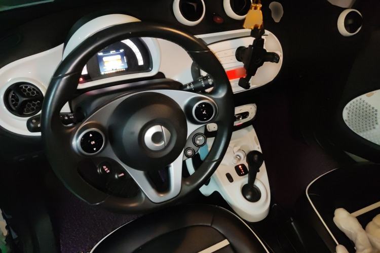 Used smart fortwo 2015 1.0L 52 kW Hardtop Passion Edition
