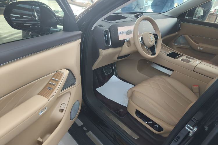 Used Hima AITO M8 2025 Extended-Range Max+ Version 53.4 kWh 6-Seater Edition