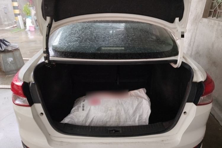 Used Nissan Lannia 2016 1.6L Manual Cool Edition
