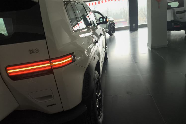 Used Formula Leopard Titanium 3 2025 501 km Range Rear-Wheel Drive Intelligent Driving Pro Version