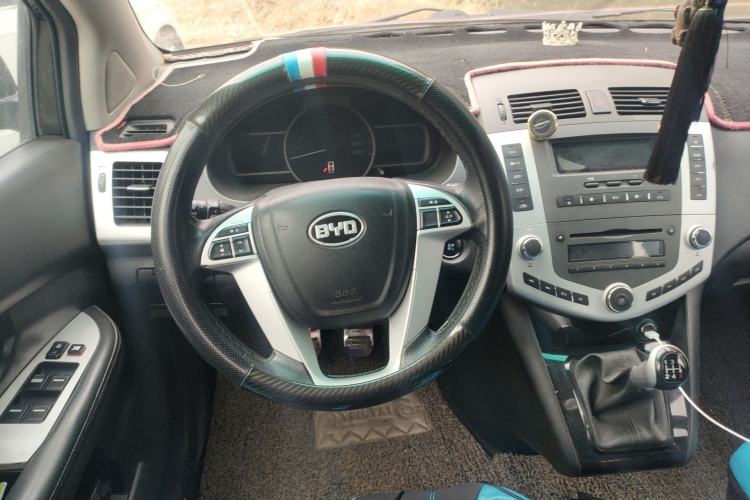 Used BYD S6 2014 2.0L Manual Luxury 5-Seater