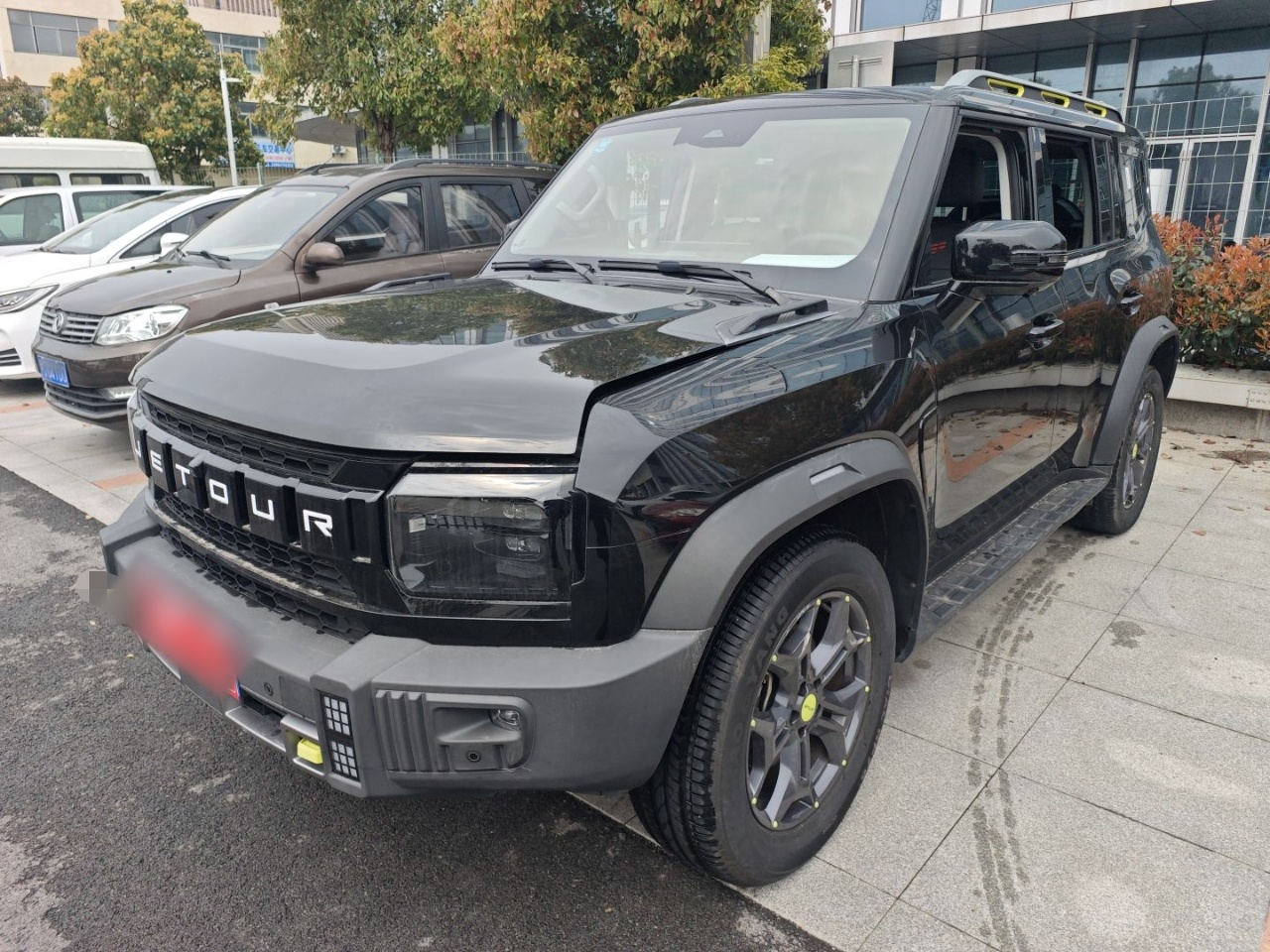 Под передней частью автомобиля