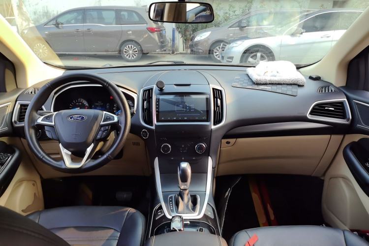 Used Ford Edge 2018 EcoBoost 245 Two-Wheel-Drive Titanium 5-Seater China V Standard Center Console