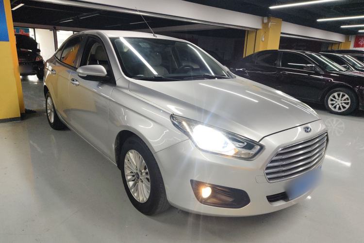 Used Ford Escort 2015 1.5L Automatic Comfort Edition Front Right 45 Deg