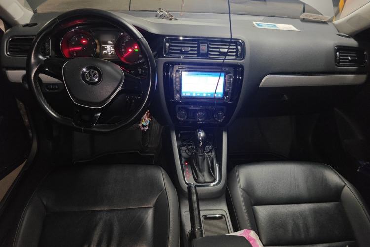 Used Volkswagen Sagitar 2015 1.6L Automatic Fashion Model
