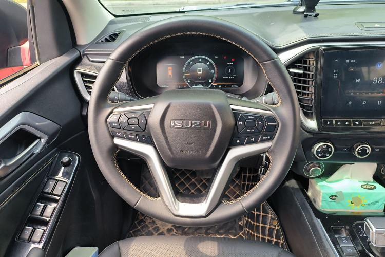 Used Isuzu D-MAX 2023 2.5T Automatic 4x4 Diesel Flagship Long Wheelbase Model Steering Wheel
