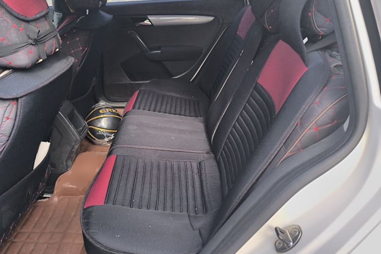 Used Volkswagen Gran Lavida 2013 1.6L Manual Fashion Model