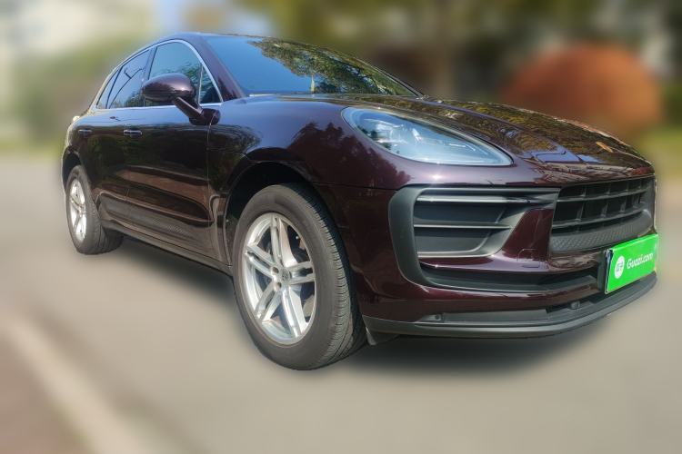 Used Porsche Macan 2024 Macan 2.0T Front Right 45 Deg