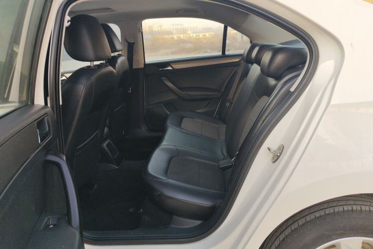 Used Volkswagen Santana 2015 1.6L Manual Comfort Edition
