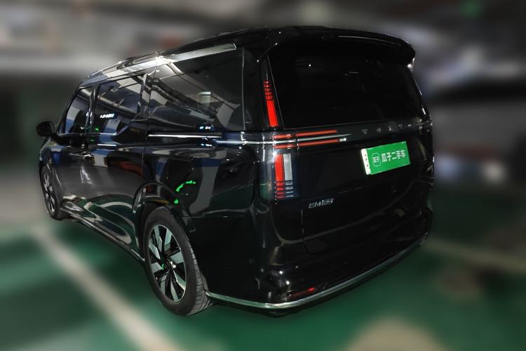 Used Volvo EM90 2025 Ultra Six-Seater Rear Left 45 Deg