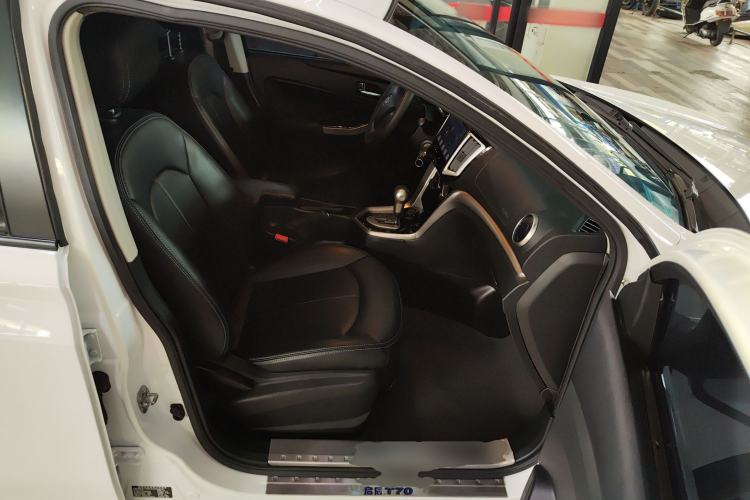 Used Venucia T70 2016 2.0L CVT Smart Choice Edition
