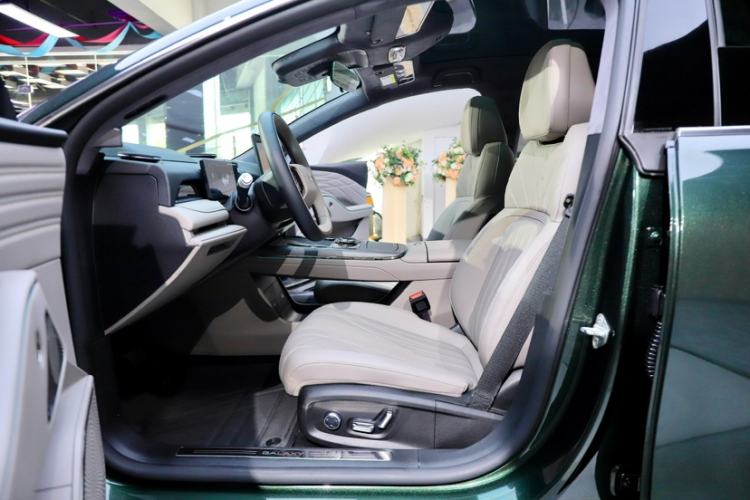 Used Geely Galaxy 8 2025 130km EM-P Starship Edition Interior 8