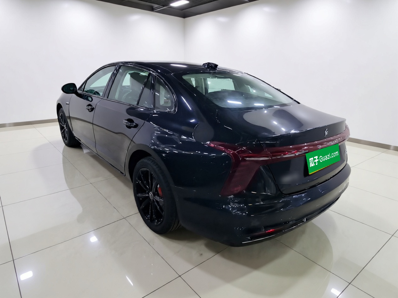 Hongqi H5 2025 Model 2.0T Automatic Xuan Ying 2 Million Units Commemorative Edition — снимка 4