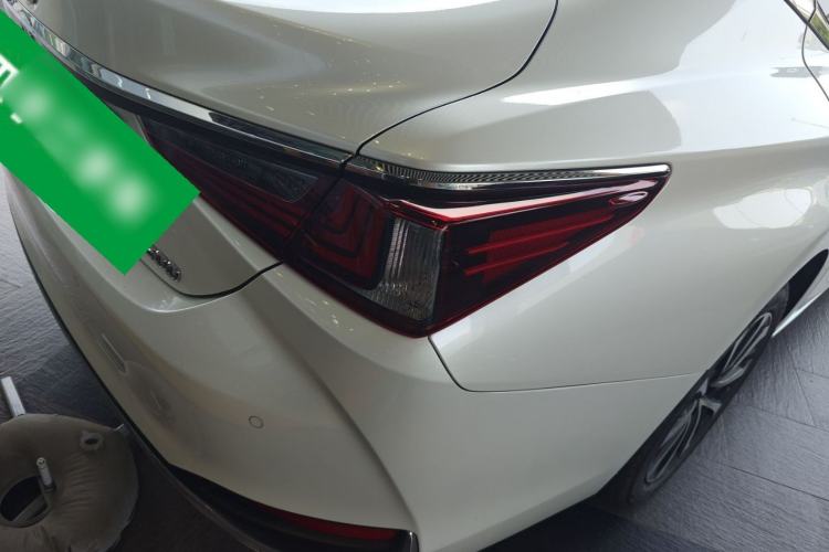 Used Lexus ES 2023 200 Excellence Edition Right Rear Taillight