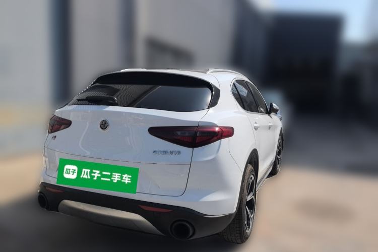 Used Alfa Romeo Stelvio 2017 2.0T 200HP Luxury Edition Rear Right 45 Deg
