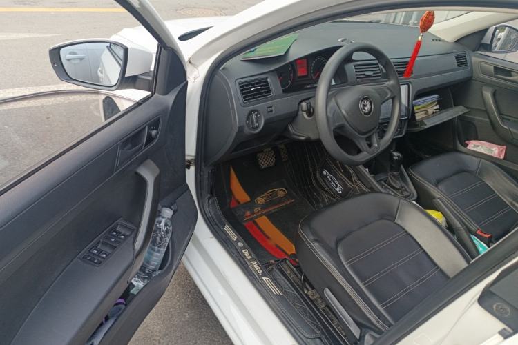 Used Volkswagen Santana 2016 1.6L Automatic Fashion Edition Interior 3