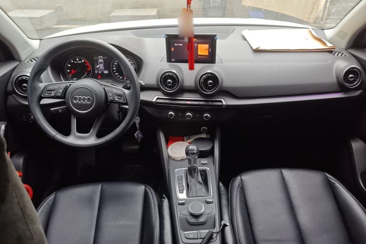 Used Audi Q2L 2018 35 TFSI Launch Exclusive Edition China VI Center Console