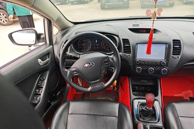 Used Kia K3 2016 1.6L Manual GLS Center Console