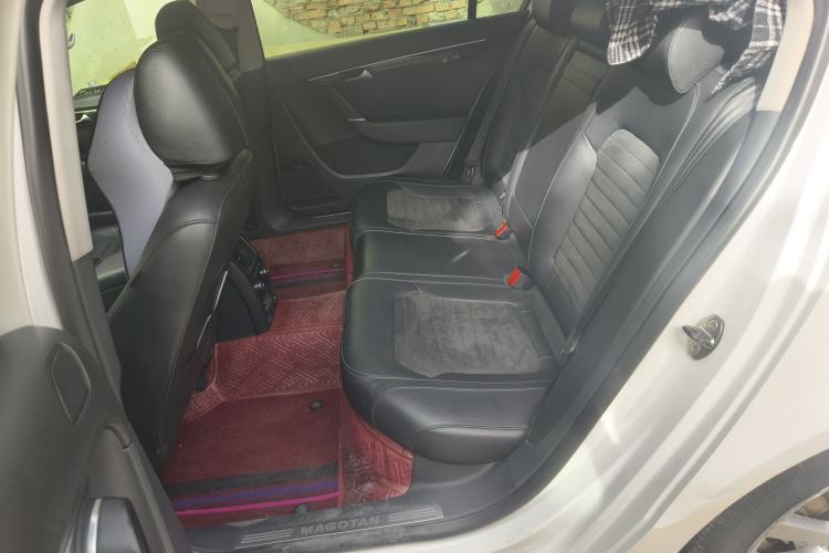 Used Volkswagen Magotan 2012 Facelift 1.8TSI Prestige Model Left Rear Seat