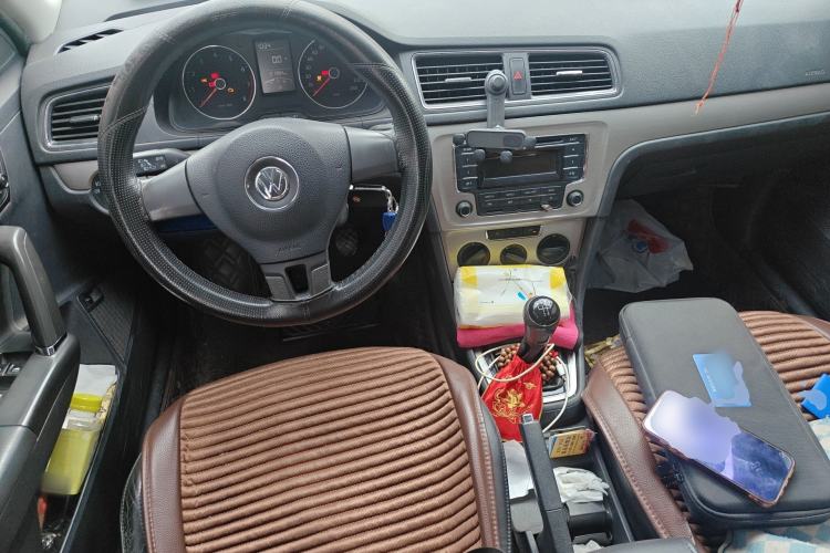 Used Volkswagen Lavida 2013 Restyled Classic 1.6L Manual Comfort Edition Center Console