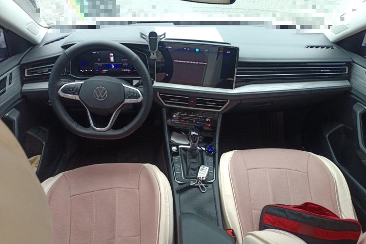 Used Volkswagen Sagitar 2023 200TSI DSG Excellence Edition Center Console