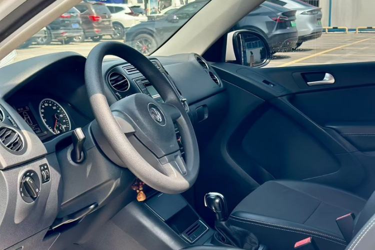 Used Volkswagen Tiguan 2016 280TSI Automatic Two-Wheel-Drive Silk Road Style Edition Interior 2