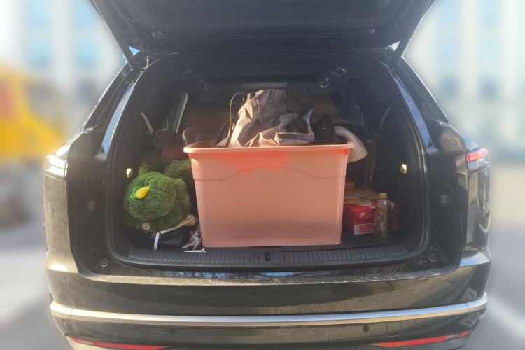 Used ONVO Luxeed L90 2025 Model—Ultra Six-Seater Version
