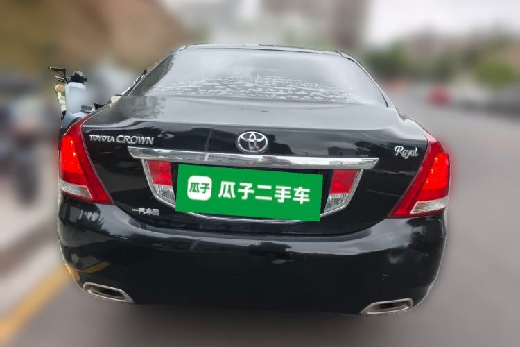 Used Toyota Crown 2011 2.5L Royal Special Edition with Leather and Sunroof
