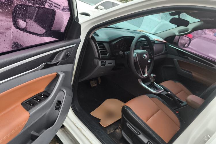 Used SAIC MAXUS T70 2019 2.0T Diesel Automatic Two-Wheel Drive Comfort Edition with Long Bed and High Ground Clearance