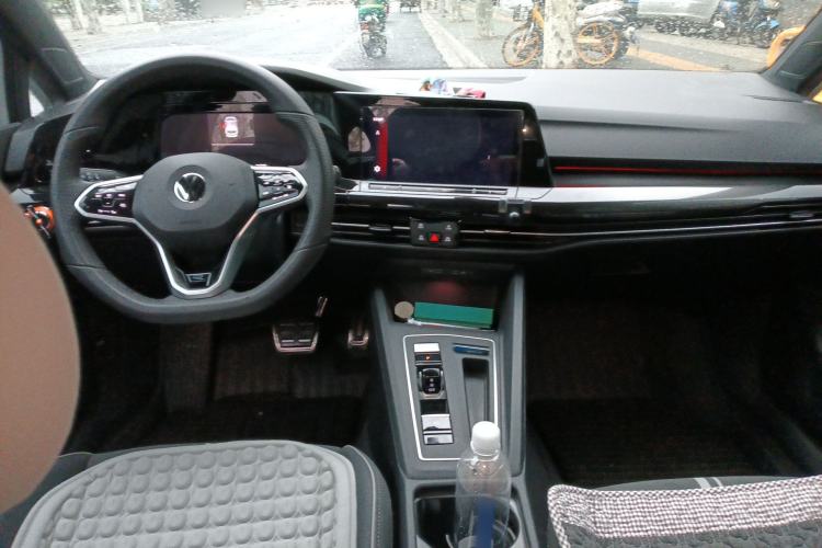 Used Volkswagen Golf 2024 280TSI DSG R-Line 50th Anniversary Edition Center Console