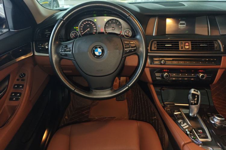 Used BMW 5 Series 2014 520Li Elegant Model
