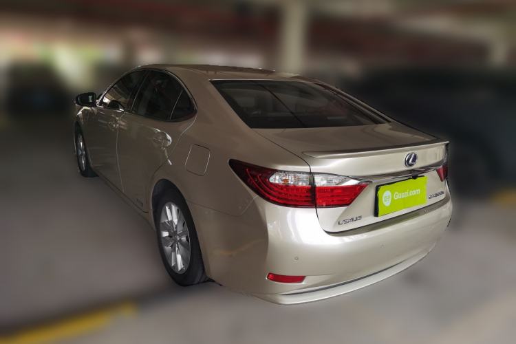 Used Lexus ES 2013 300h Elite Edition
