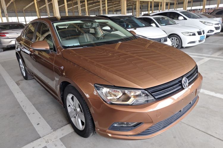 Used Volkswagen Lamando 2015 230TSI DSG Fashion Edition Front Right 45 Deg