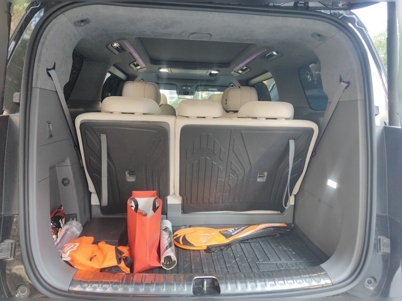 Zeekr 009 2024 7-Seater Walk-Through Version Four-Wheel Drive 108 kWh — снимка 19