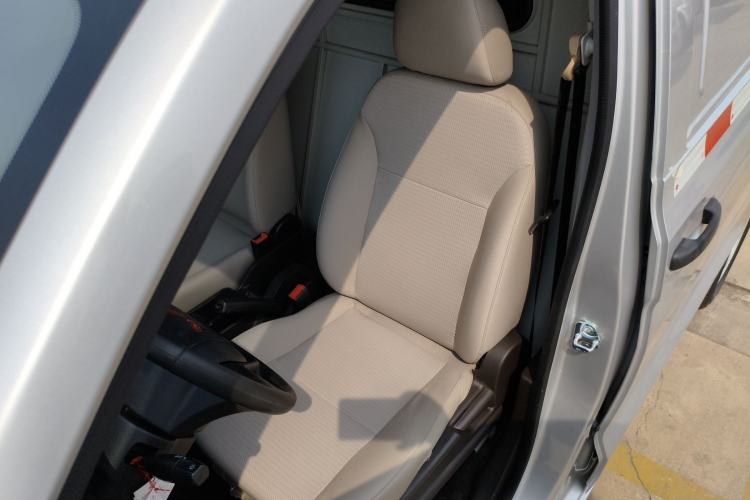 Used Wuling Hongguang V 2022 1.5L Jingqu Edition Enclosed-Window Vehicle with Electric Power Steering LAR
