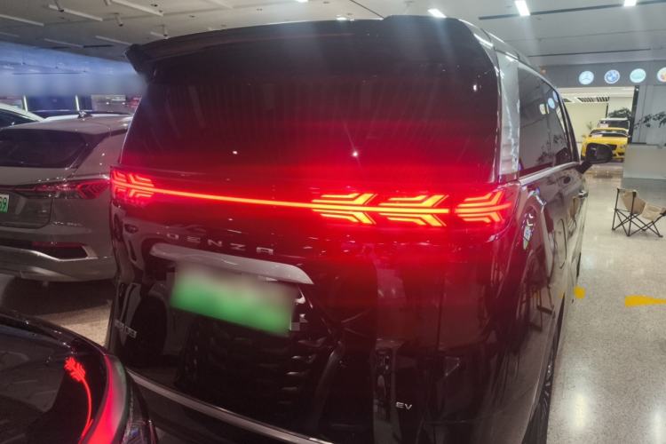 Used Denza D9 2025 EV Intelligent Driving Edition 620 Luxury Model
