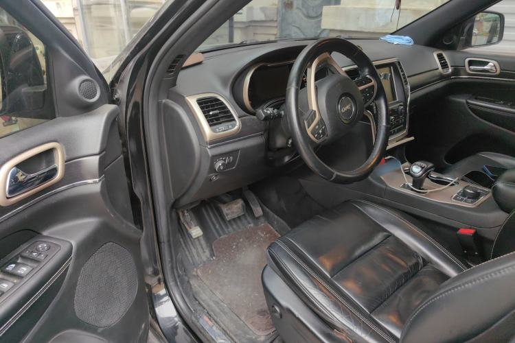 Used Jeep Grand Cherokee 2014 3.0TD Diesel Comfort Navigation Version Driver Seat