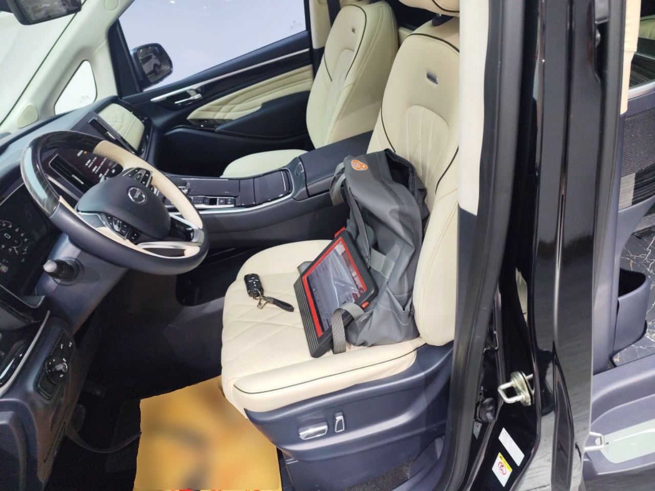 المقاعد الأمامية داخل السيارة