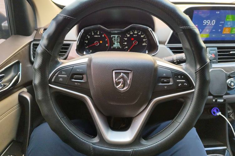 Used Baojun 310W 2017 1.5L Manual Fashion Model China V