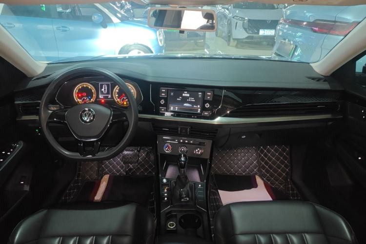 Used Volkswagen Passat 2019 280TSI Business Edition China VI Center Console