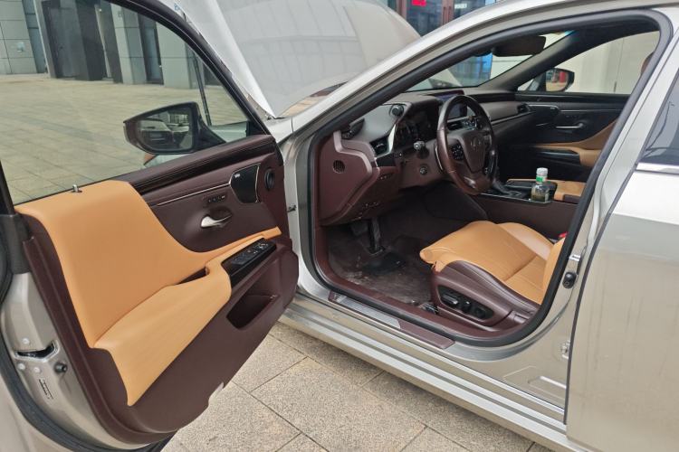 Used Lexus ES 2020 300h Executive Edition