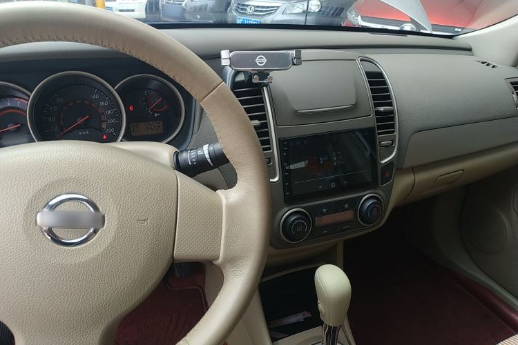 Used Nissan Sylphy 2018 Classic 1.6XE+ CVT Leading Edition Center Console