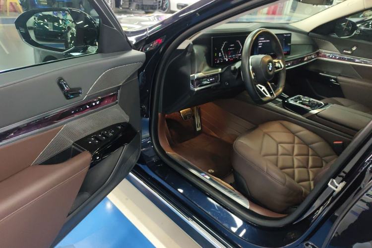 Used BMW 7 Series 2023 735Li M Sport Package Driver Seat
