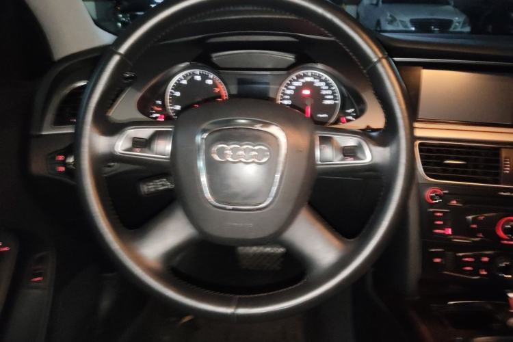 Used Audi A4L 2012 2.0 TFSI automatic Comfort trim level